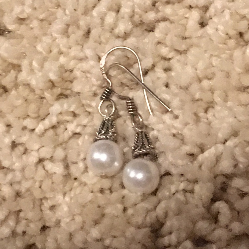 Pearl drop earrings